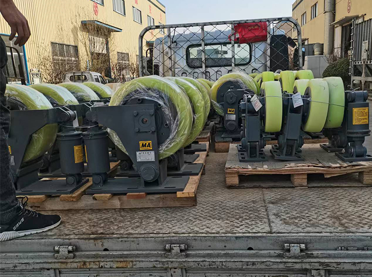 山东矿安重工又一批滚轮罐耳发货