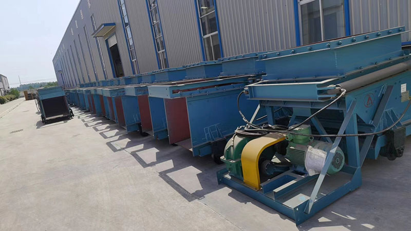 山东矿安重工一批往复式给煤机装车发货