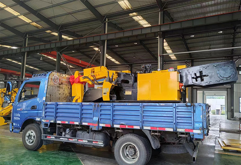 山东矿安重工生产的30防爆扒渣机装车发货