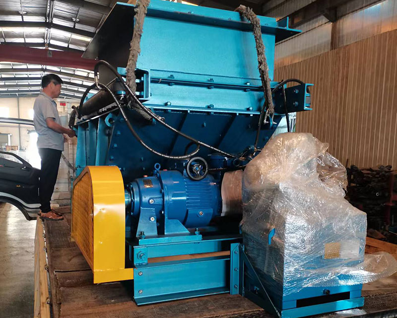 山东矿安重工自主研发生产的链式给煤机装车发往陕西